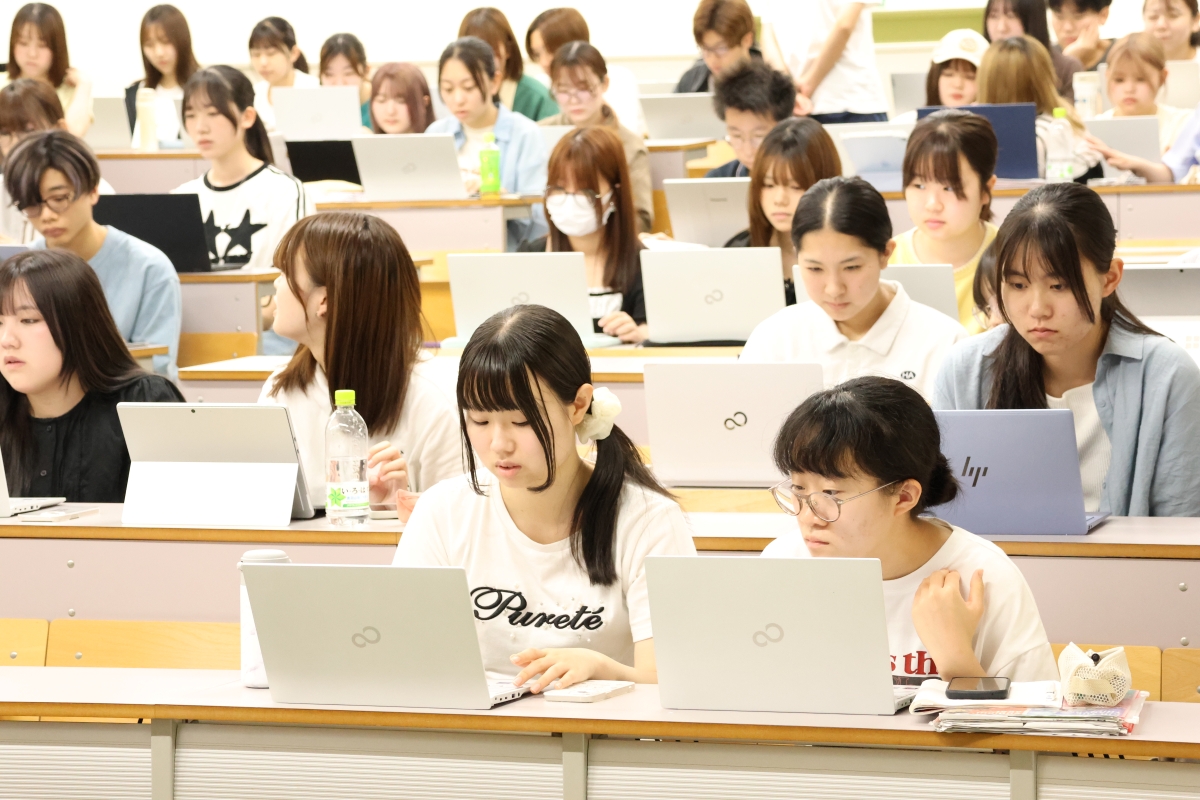 一人一台パソコンを使用