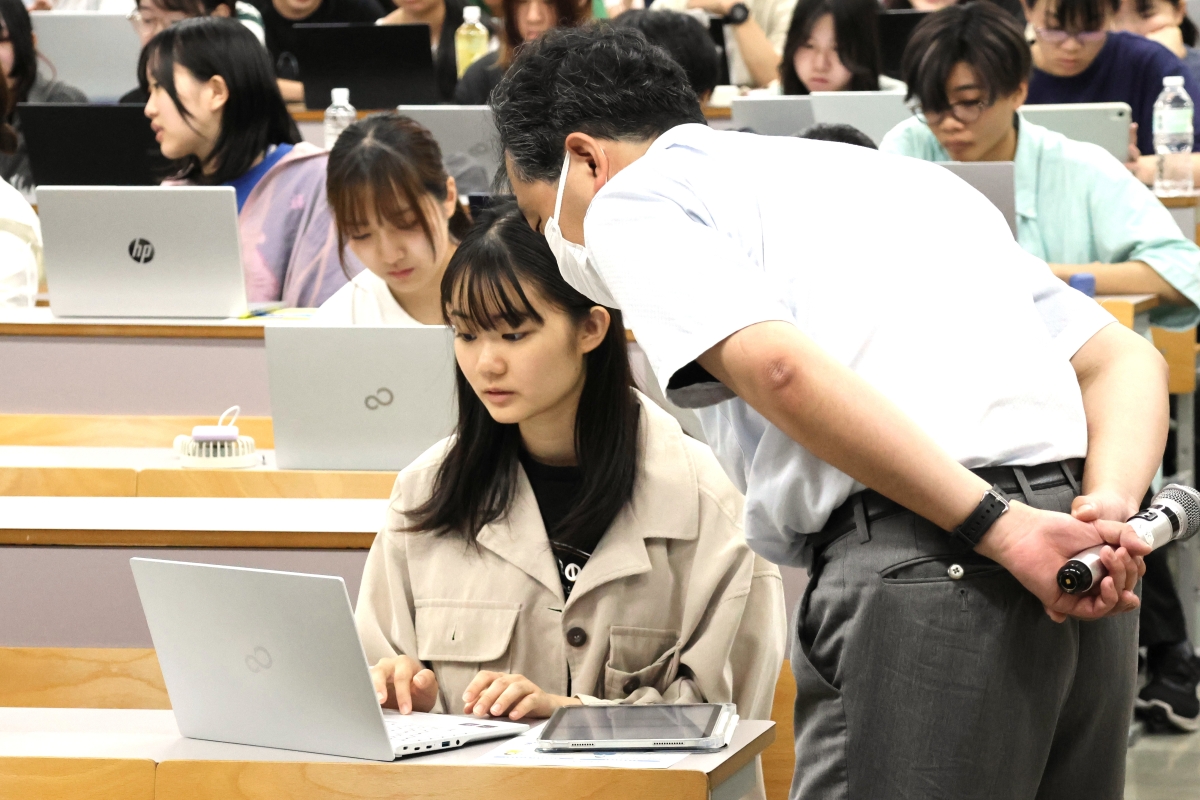花田先生に質問する大刀さん