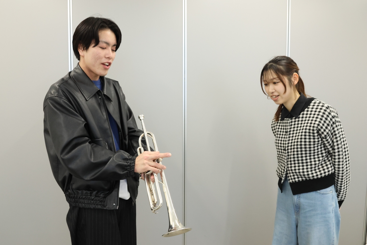 楽器を見せてもらう