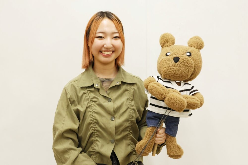 岡本さんとクマの人形