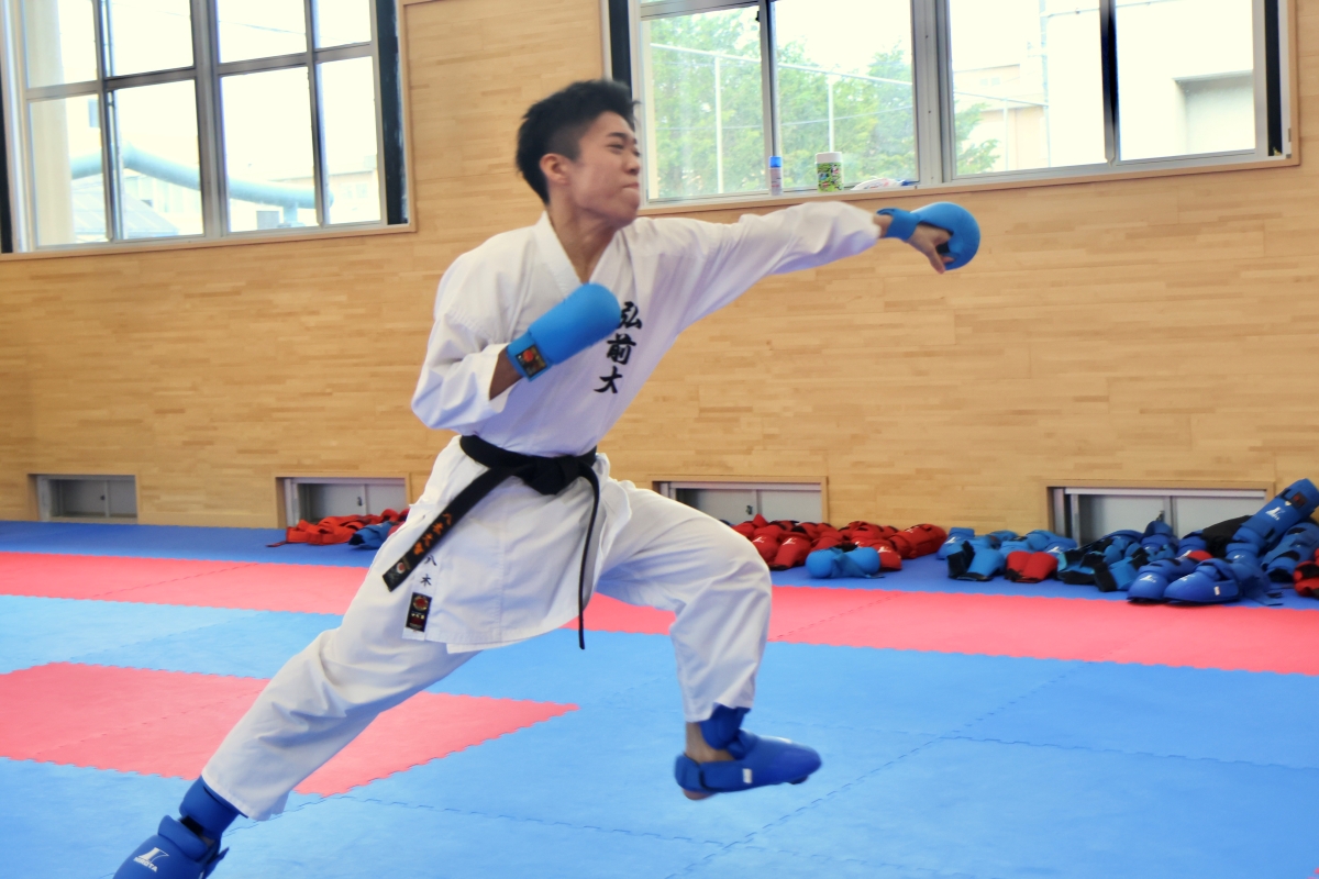 八木さんの得意技、刻み突き