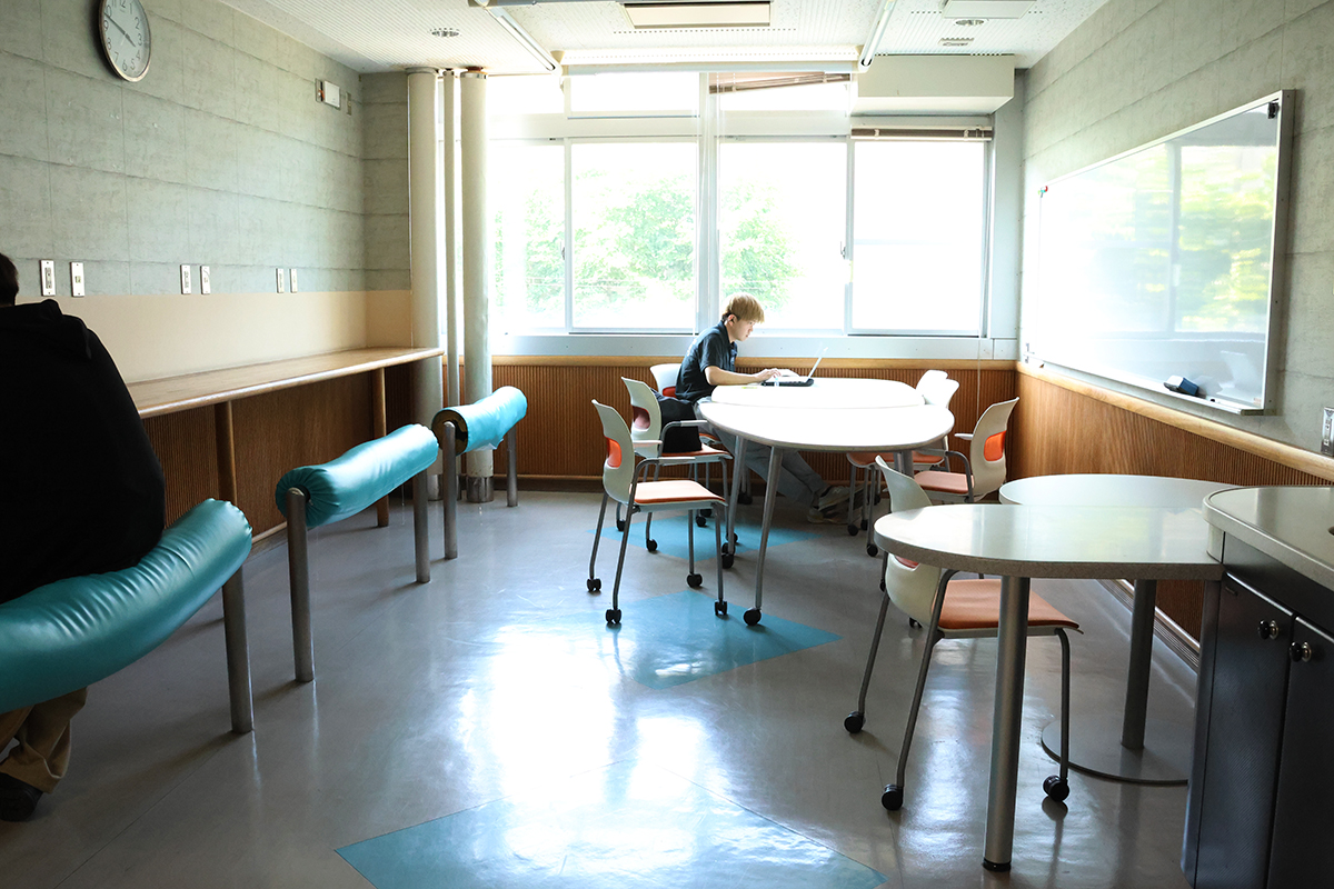 理工学部1号館 2、3階マルチステーション