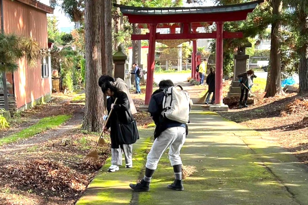 保食神社での清掃奉仕