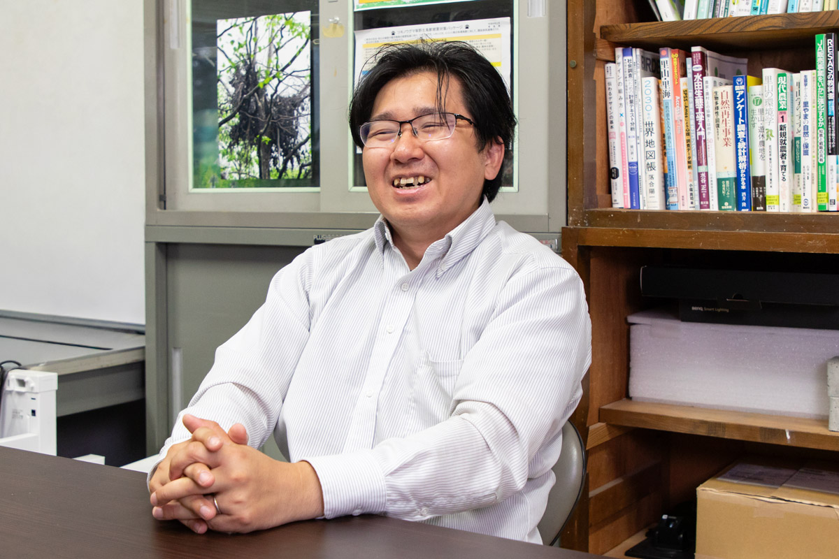 岸岡先生インタビューの様子
